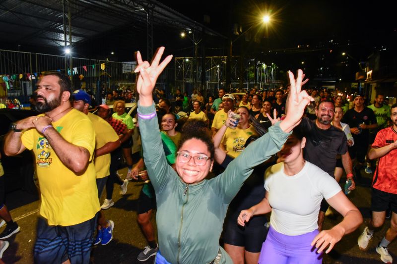 Corrida Circuito Night Run Ananin na Praça da Bíblia