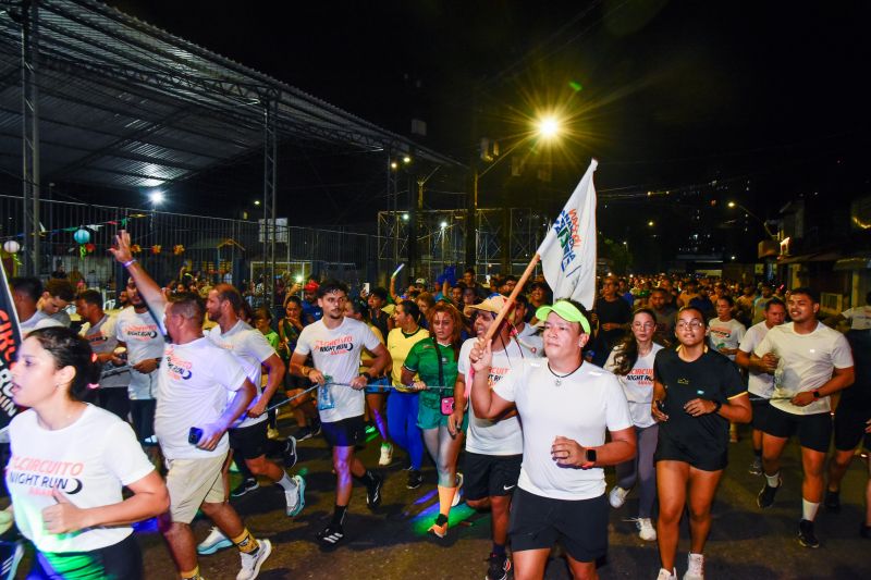 Corrida Circuito Night Run Ananin na Praça da Bíblia
