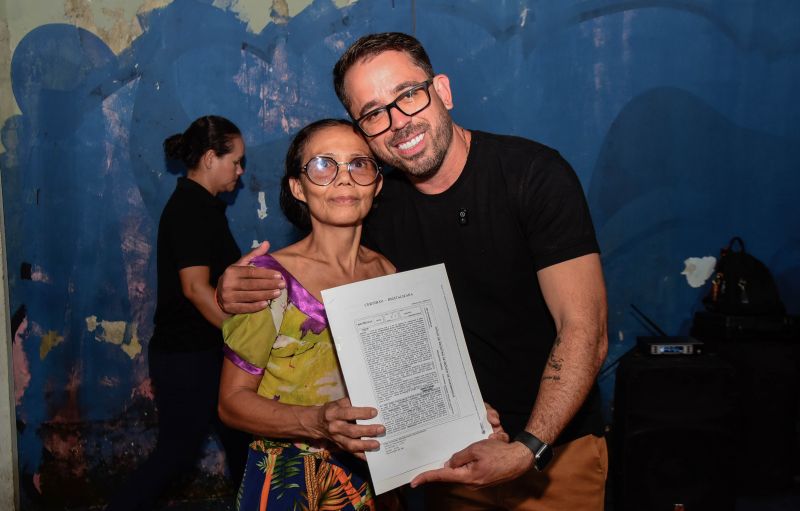 Entrega de registro de propriedade na comunidade Nova Jerusalém no Coqueiro