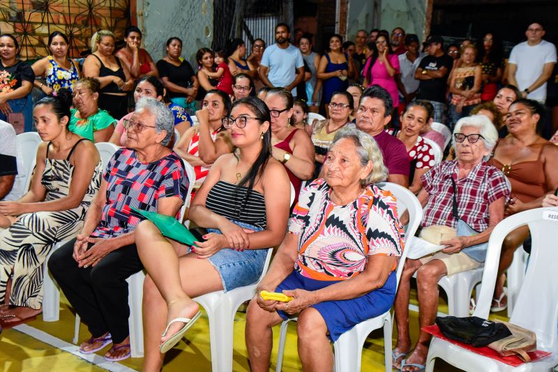 Entrega de registro de propriedade na comunidade Nova Jerusalém no Coqueiro