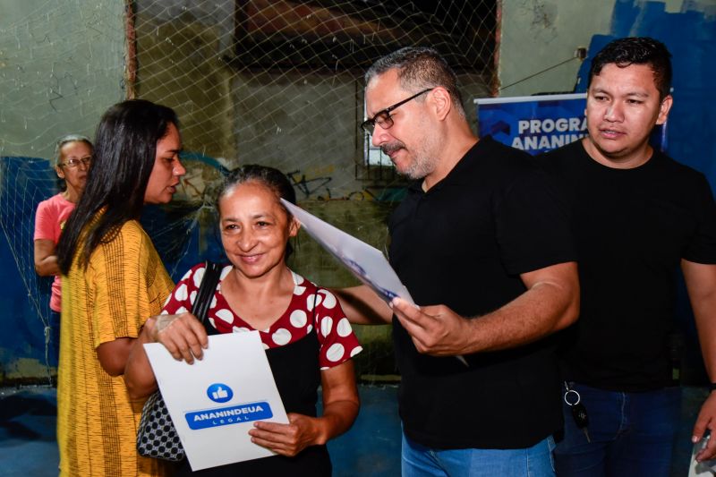 Entrega de registro de propriedade na comunidade Nova Jerusalém no Coqueiro