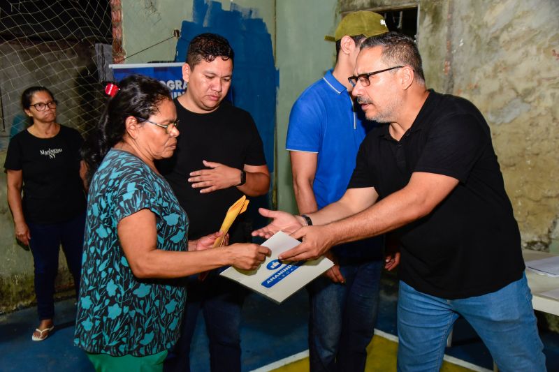 Entrega de registro de propriedade na comunidade Nova Jerusalém no Coqueiro