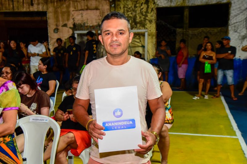Entrega de registro de propriedade na comunidade Nova Jerusalém no Coqueiro