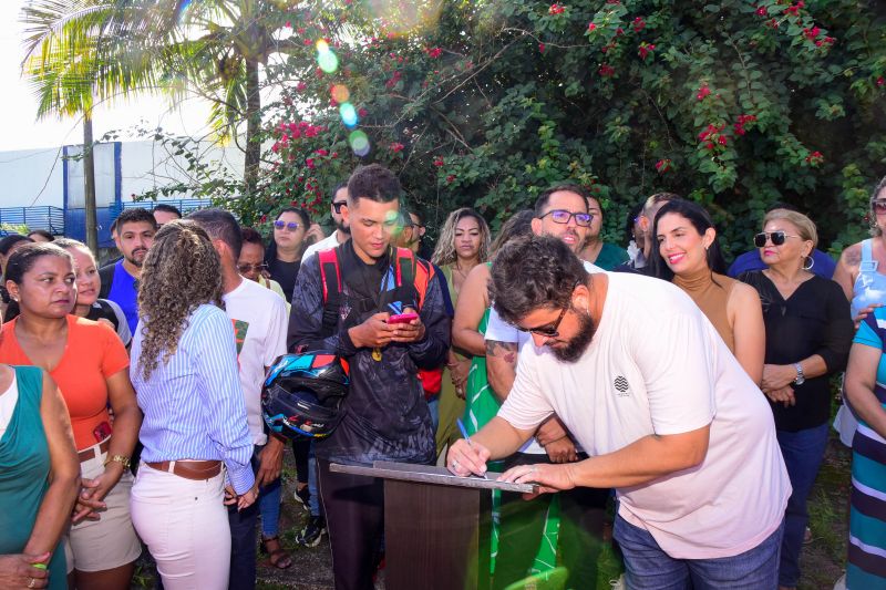 Assinatura de Ordem de Serviço da Praça dos Entregadores na Cidade Nova