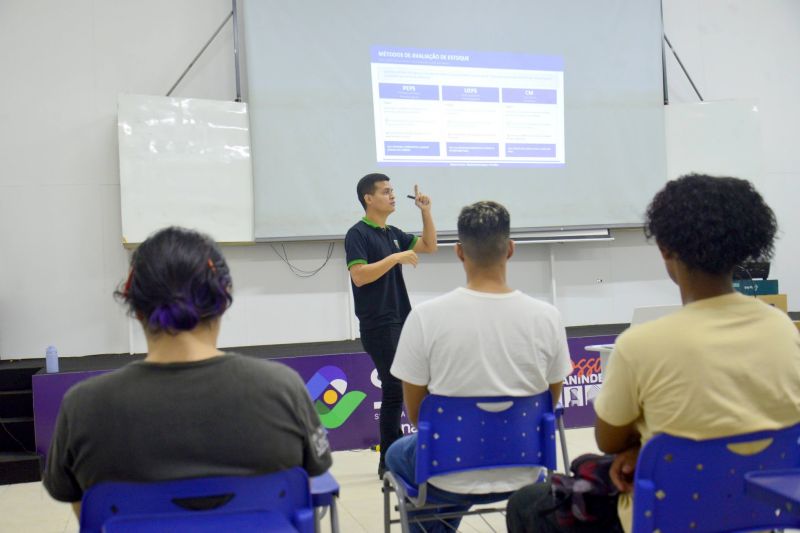 Entrega de certificado do curso de Almoxarifado e Logistica no SINE