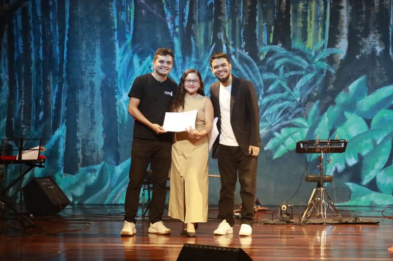 Espetáculo Brasilidades no Teatro Municipal de Ananindeua