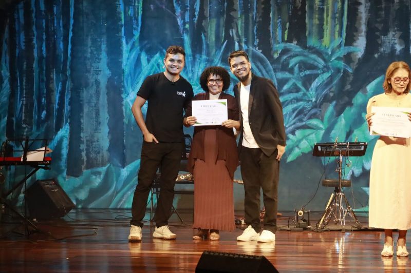 Espetáculo Brasilidades no Teatro Municipal de Ananindeua