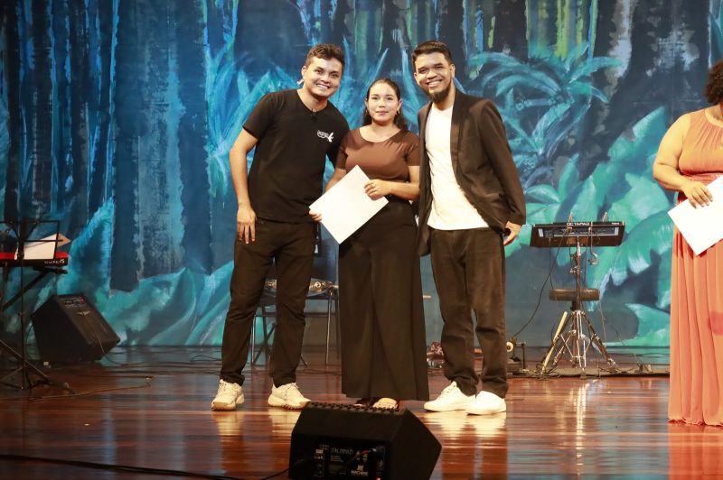 Espetáculo Brasilidades no Teatro Municipal de Ananindeua