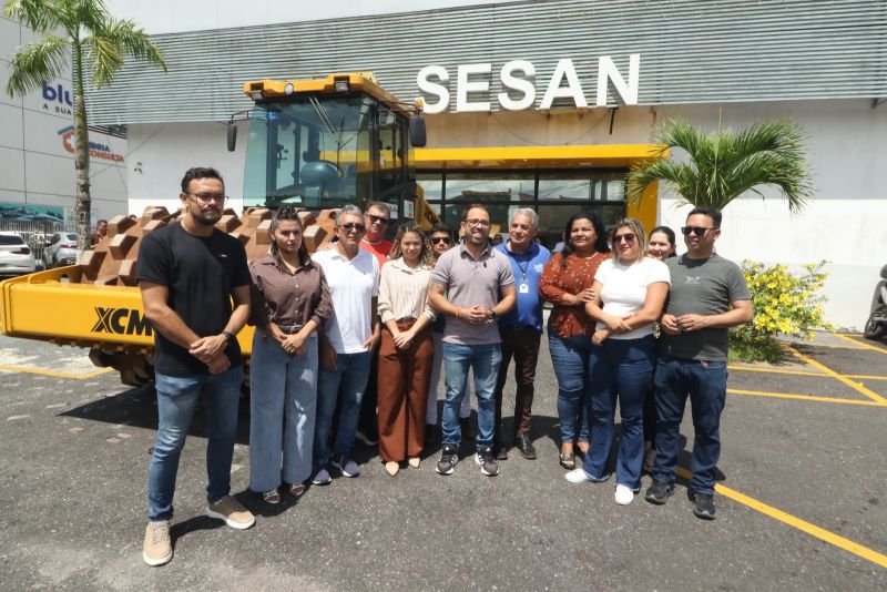 Entrega de equipamento Rolo Compactor