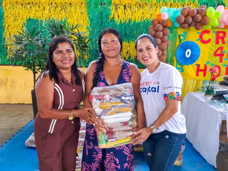 Entrega de apoio alimentar e kit escolar no CRAS 40 Horas