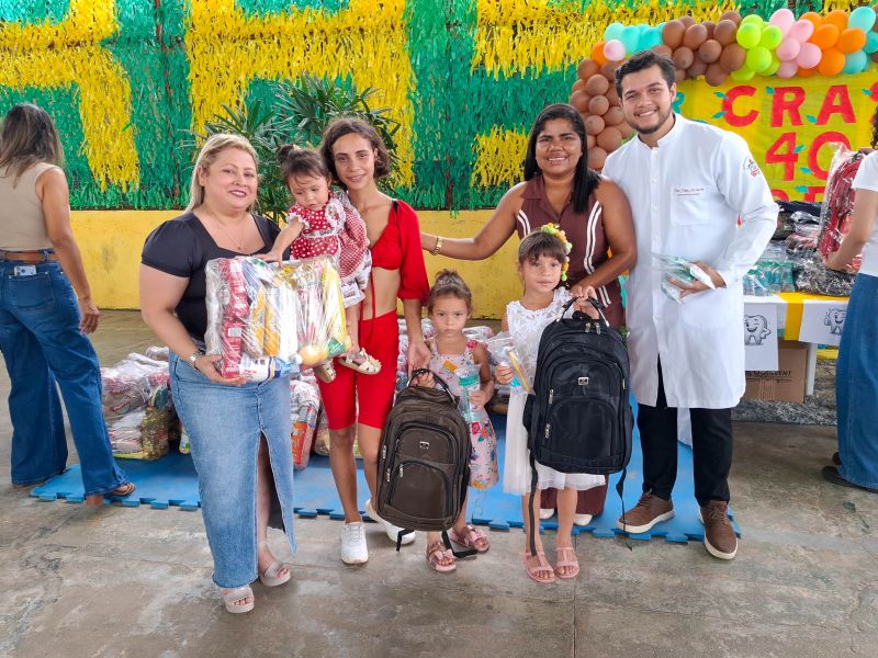 Entrega de apoio alimentar e kit escolar no CRAS 40 Horas