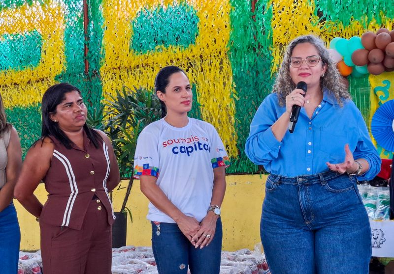 Entrega de apoio alimentar e kit escolar no CRAS 40 Horas