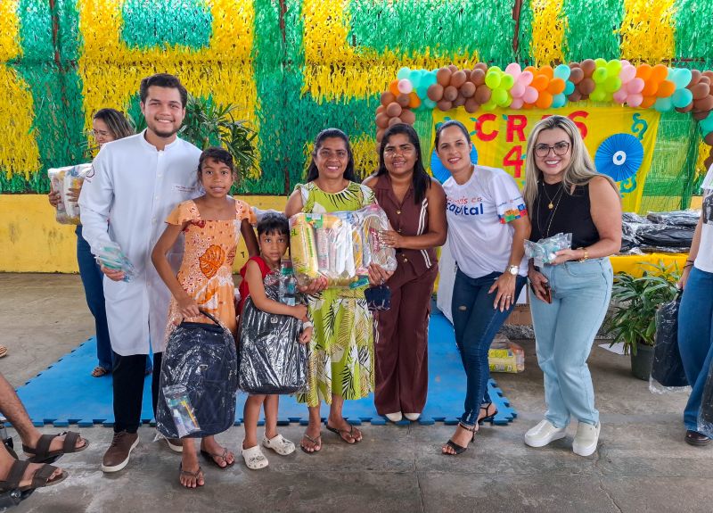 Entrega de apoio alimentar e kit escolar no CRAS 40 Horas