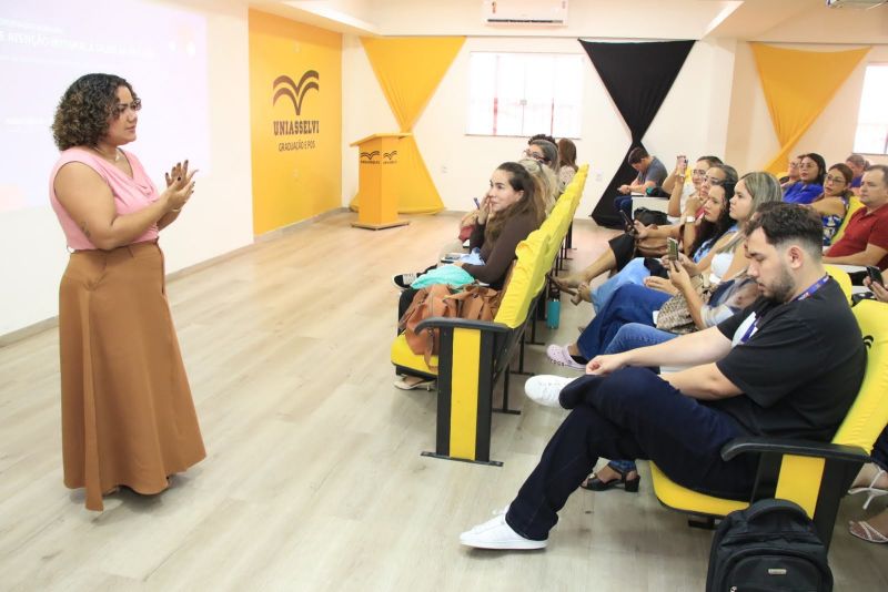 Oficina de atualização da assistência à saúde sexual e reprodutiva no município.
