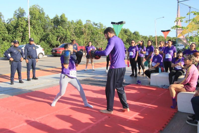 Corrida do projeto Defesa Pessoal para Mulheres (PDP-Mulheres) na Orla do Icuí
