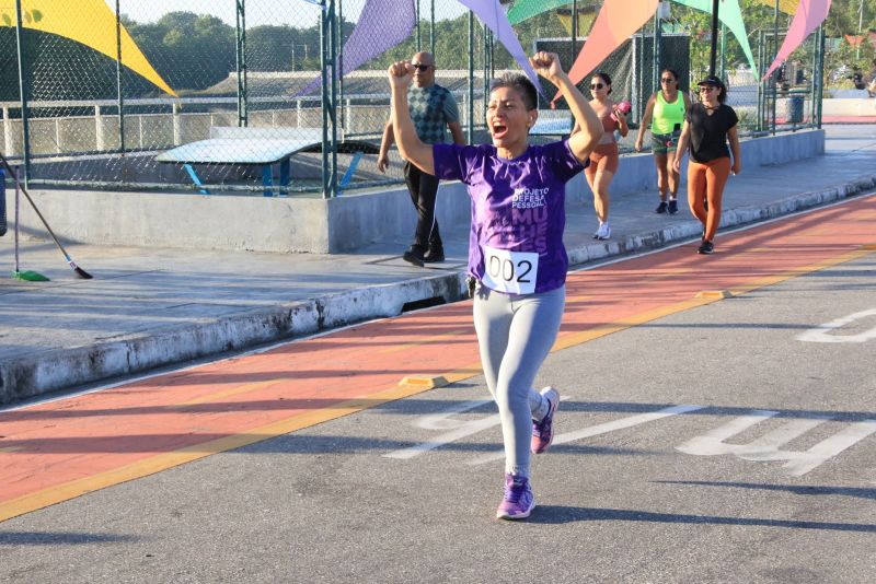 Corrida do projeto Defesa Pessoal para Mulheres (PDP-Mulheres) na Orla do Icuí