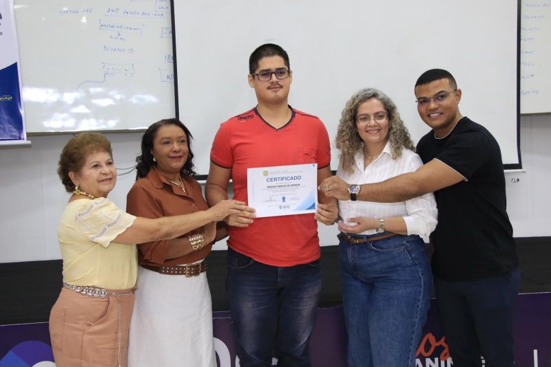 Entrega de certificado no Sine Ananindeua
