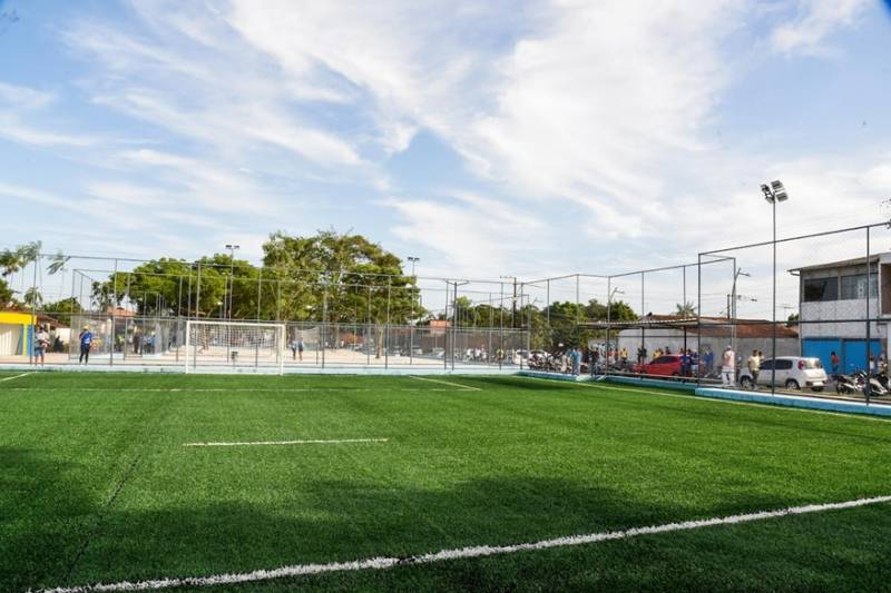 Campo de futebol sintético.