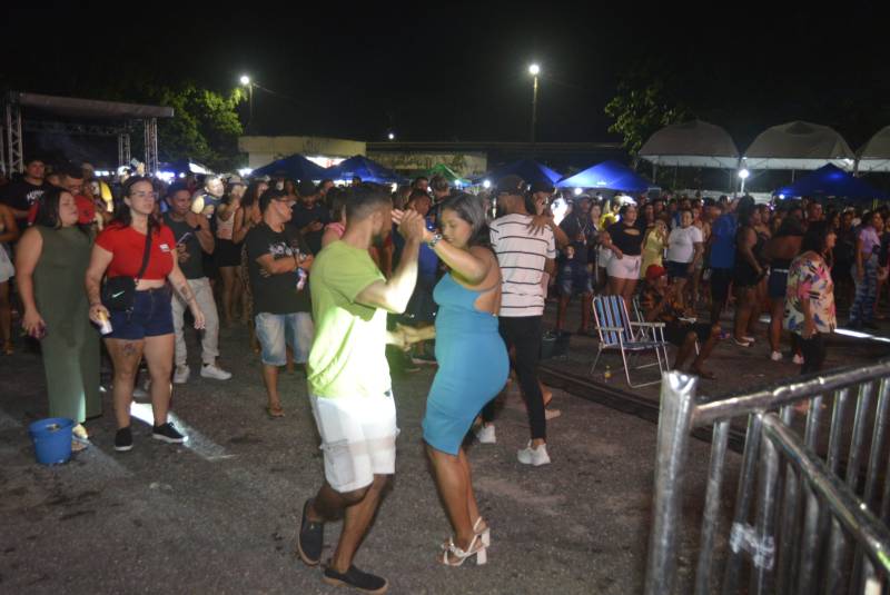 O público aproveitou muito o repertório do Carabao.