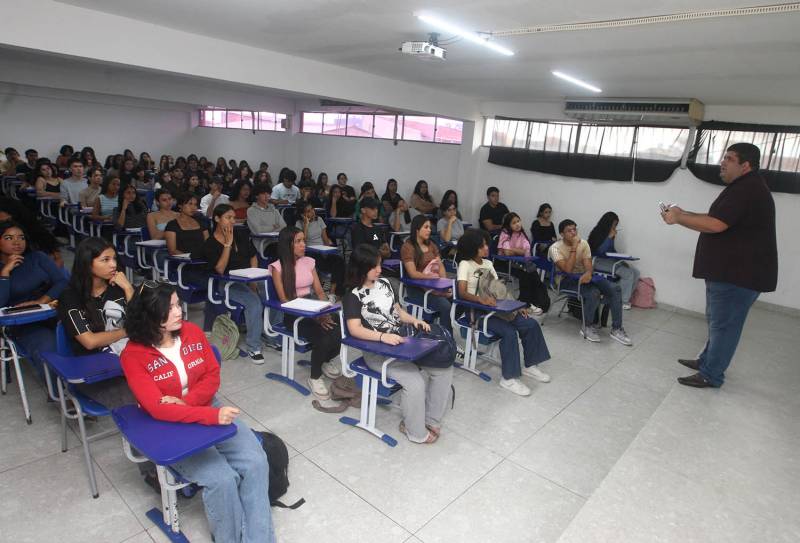 Após a apresentação do corpo de professores e equipe da SEJUVE, os alunos já iniciaram as aulas.