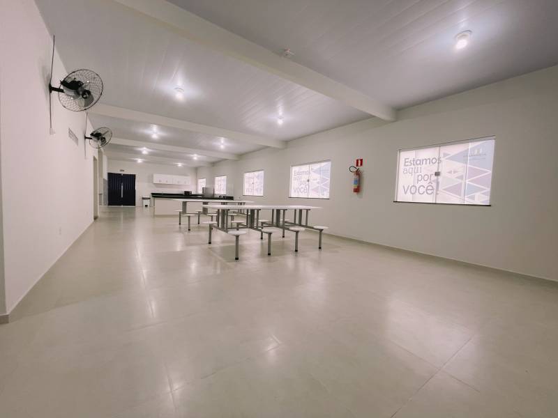 Espaço conta com refeitório.