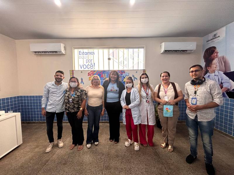 Palestrantes e equipe de profissionais da Policlínica do Distrito Industrial.