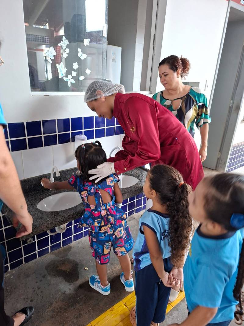 Equipes unidas pelo bem-estar das crianças.