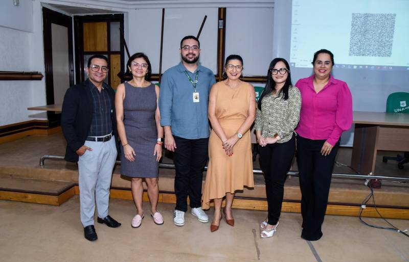 Equipe da Universidade da Amazônia (UNAMA) responsável pela premiação que reconhece projetos e instituições comprometidas com a causa do autismo.