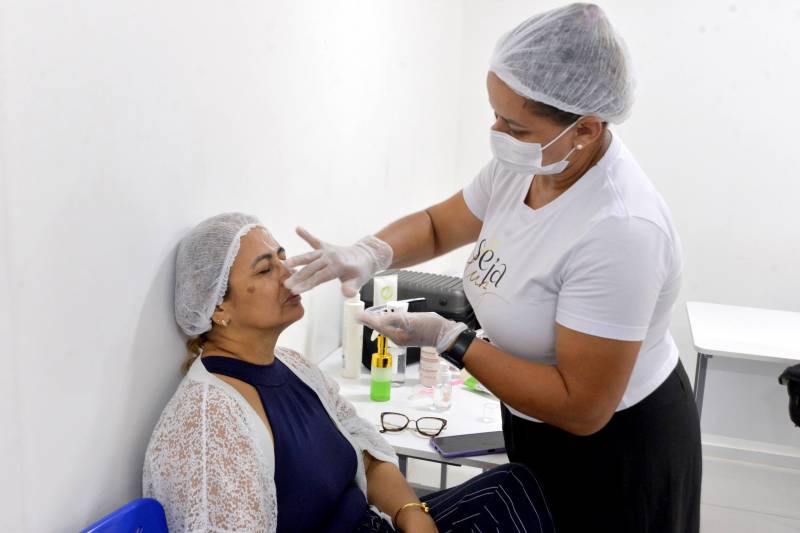 Um dia de homenagem às mulheres que cuidam de outras mulheres. 