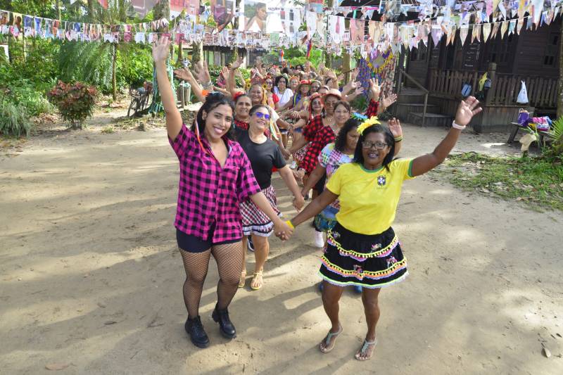 Danças típicas da época colocaram todos para curtir.