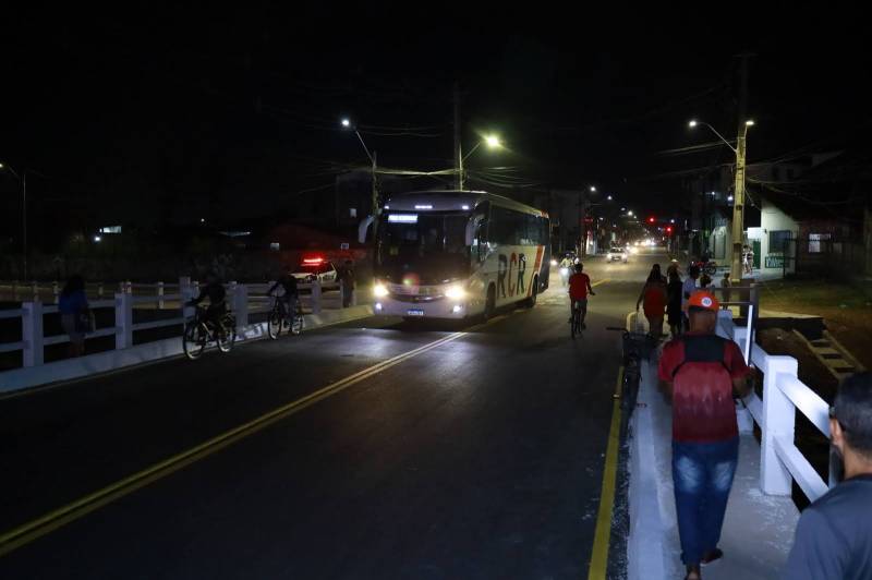 Construída do zero após os impactos provocados pelas fortes chuvas de abril, a nova estrutura amplia a capacidade de passagem e contribui para a melhoria da drenagem no local.