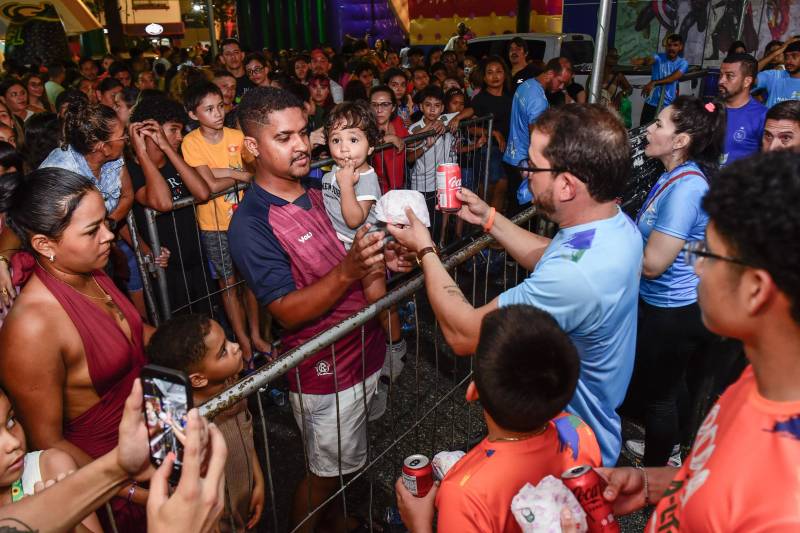 A programação contou com a distribuição de 4 mil combos da Bob's, contendo hambúrguer e refrigerante, além de 3 mil algodões-doces para a criançada.
