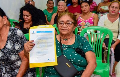 Galeria: Entrega de títulos de propriedade na comunidade Vitória Régia no bairro do Coqueiro