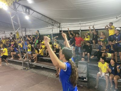 Galeria: Jogo do Brasil no telão do estacionamento do Ginásio do Abacatão