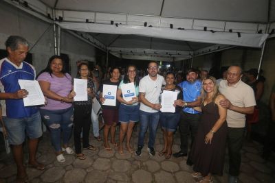 notícia: Prefeitura de Ananindeua entrega Certidões de Registro de Imóveis a famílias do bairro Levilândia