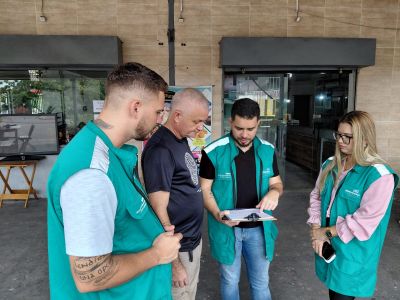 notícia: Secretaria Municipal do Meio Ambiente (SEMA) realiza ação em um restaurante na Cidade Nova