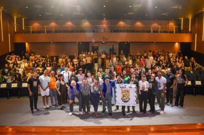 notícia: Entre risos e acrobacias, encerramento de oficina transforma domingo em celebração do circo em Ananindeua