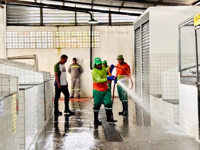 notícia: Força-tarefa de higienização no Mercado do Icuí-Samambaia