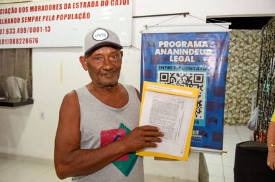 notícia: Após 30 anos de espera, morador do Guajará II recebe certidão de imóvel em Ananindeua