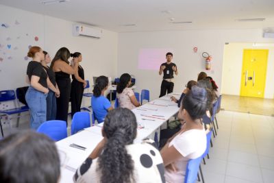 notícia: Curso de design de sobrancelhas marca programação na Casa da Mulher Brasileira