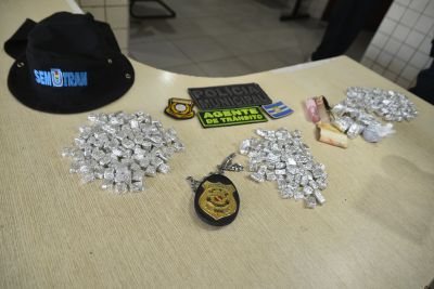 notícia: Mulher é detida com tabletes de maconha durante operação de trânsito