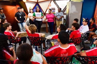 notícia: SEURB realiza visita de estudantes no HUB de Reciclagem em Ananindeua