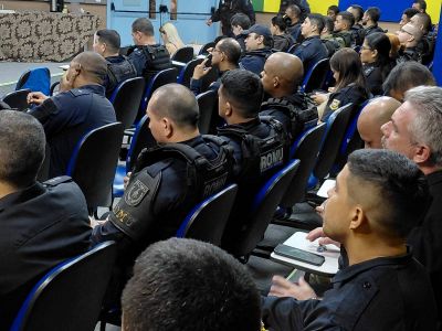notícia: Policiais municipais participam de capacitação técnica sobre como agir em casos de violência doméstica