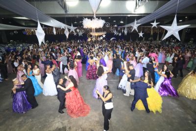 notícia: Noite das Estrelas: Prefeitura de Ananindeua promove baile de debutantes para quase 200 jovens